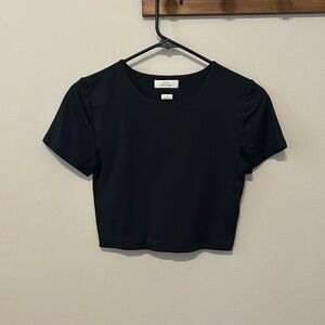 Aritzia Babaton Contour Black Short sleeve crop top size medium
